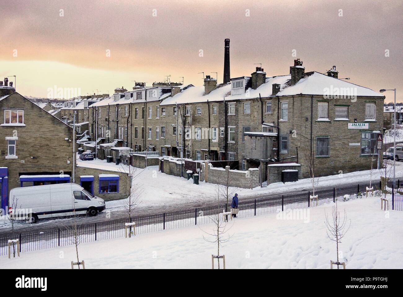 Maisons terrasse en hiver Bradford, Yorkshire, Angleterre Banque D'Images