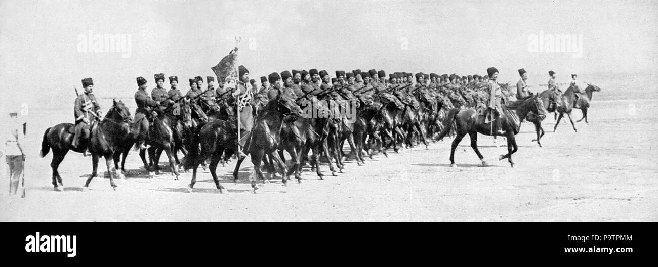 "Une partie de la Grande Guerre 'Steam-Roller' qui fait pression sur son chemin en Prusse orientale : Cosaques russes et infanterie" de l'Illustrated War News 1914 Banque D'Images