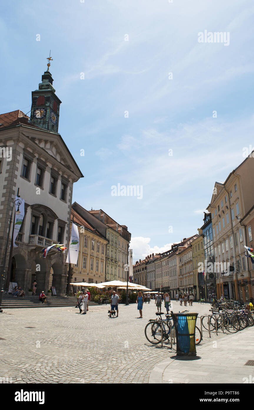 Ljubljana : vue de l'hôtel de ville (Mestna hiša), le siège de la municipalité construit à la fin du 15e siècle par le maître Peter Bezlaj Banque D'Images