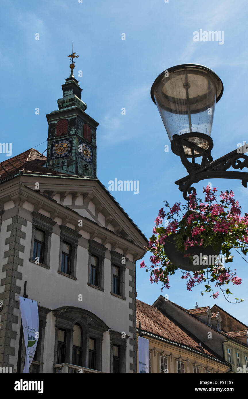 Ljubljana : vue de l'hôtel de ville (Mestna hiša), le siège de la municipalité construit à la fin du 15e siècle par le maître Peter Bezlaj Banque D'Images