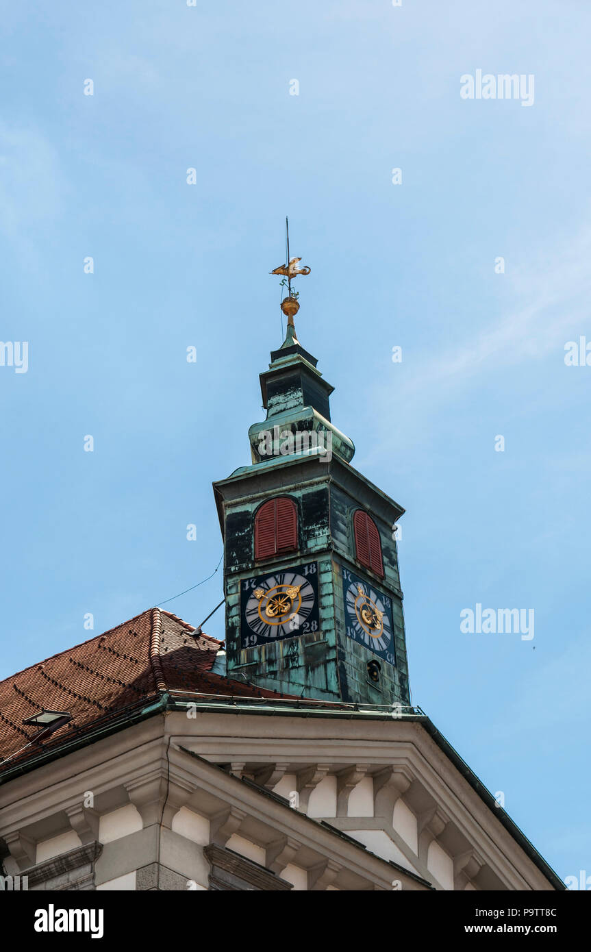 Ljubljana : vue de l'hôtel de ville (Mestna hiša), le siège de la municipalité construit à la fin du 15e siècle par le maître Peter Bezlaj Banque D'Images