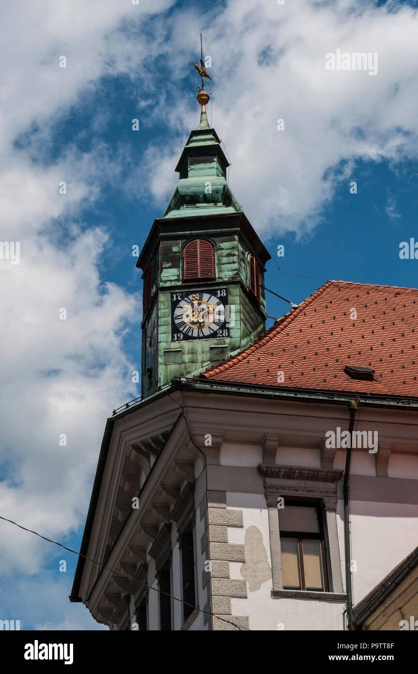 Ljubljana : vue de l'hôtel de ville (Mestna hiša), le siège de la municipalité construit à la fin du 15e siècle par le maître Peter Bezlaj Banque D'Images