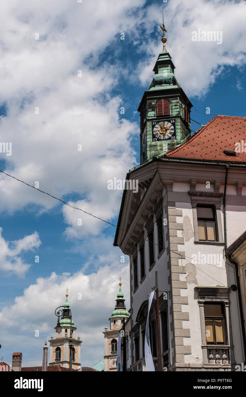 Ljubljana : vue de l'hôtel de ville (Mestna hiša), le siège de la municipalité construit à la fin du 15e siècle par le maître Peter Bezlaj Banque D'Images