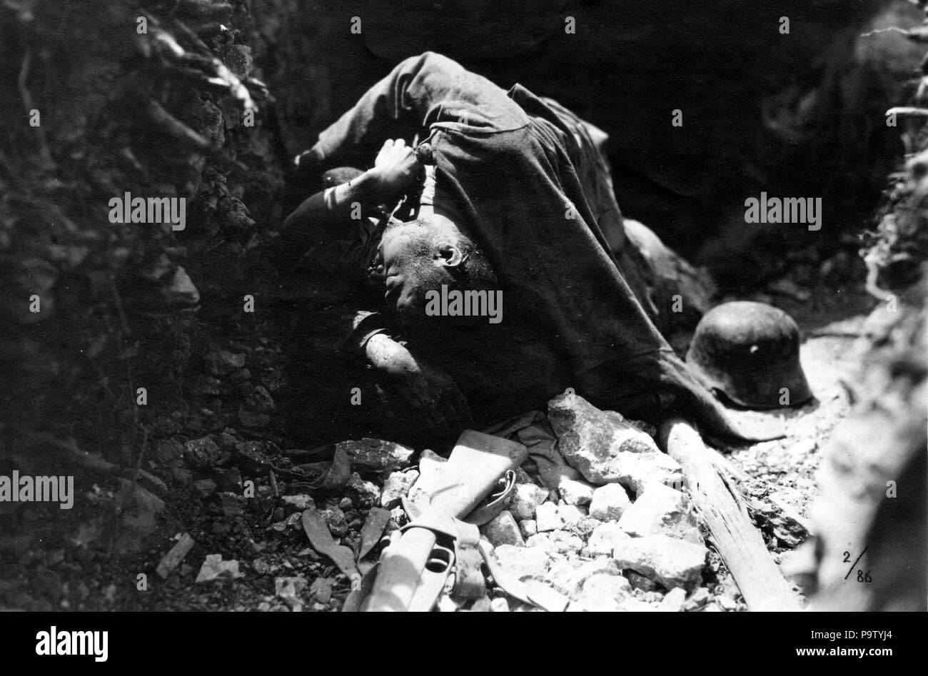 351 cadavre, Première Guerre mondiale, casque 70311 Fortepan Banque D'Images