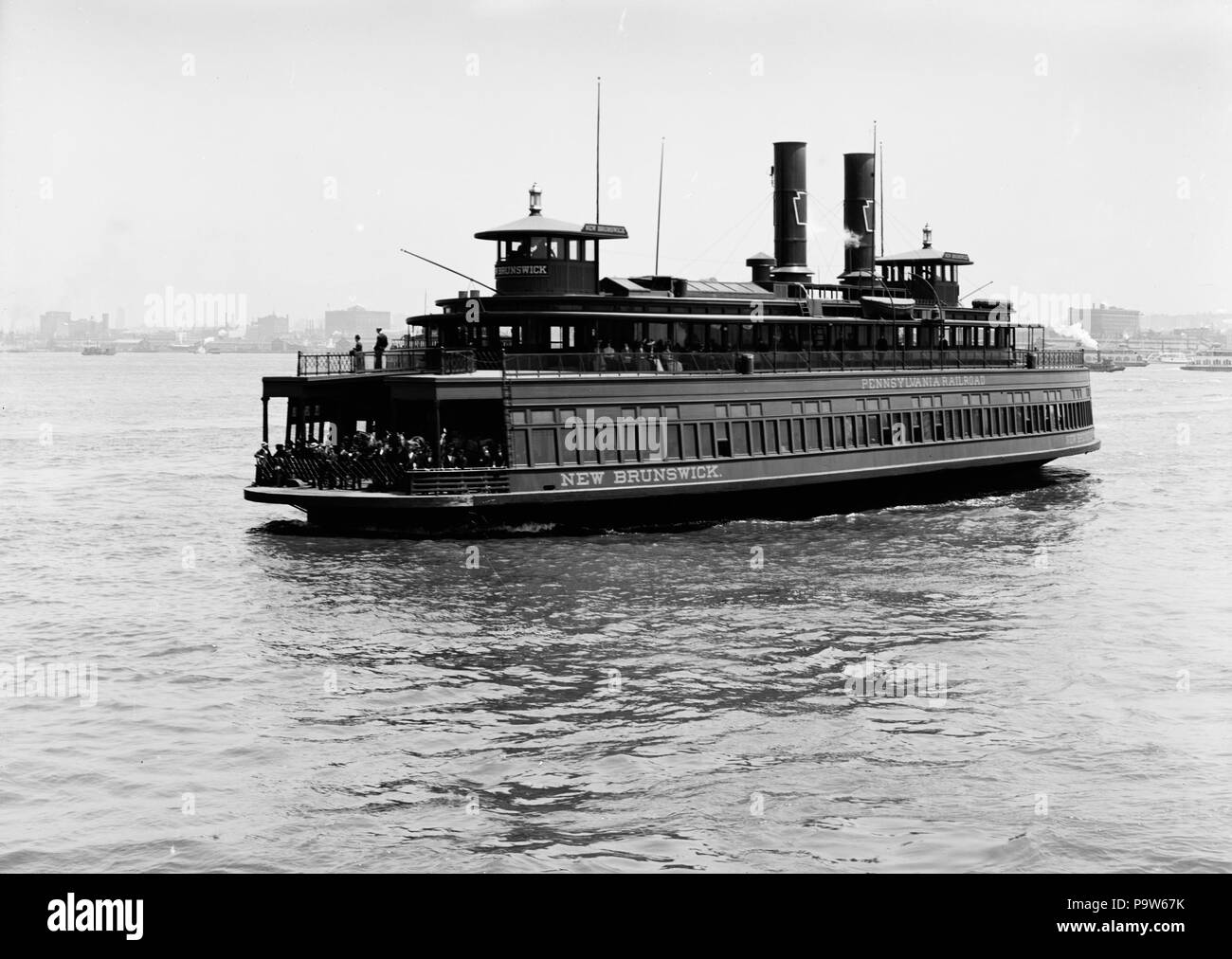 . Pennsylvania Railroad ferry Nouveau-brunswick moyenne : 1 négatif : vitrage ; 8 x 10 in. Numéro de reproduction : LC-D4-22295 (b&w glass nég.) Cote : LC-D4-22295  <P&P > [P&P] Référentiel : Library of Congress Prints and Photographs Division Washington, D.C. 20540 USA Notes : '4081' sur le négatif. Detroit Publishing Co. no 022295. Don de la Société historique de l'État du Colorado ; 1949.. vers 1905 387 Detroit Publishing - Pennsylvania Railroad Nouveau-brunswick ferry Banque D'Images