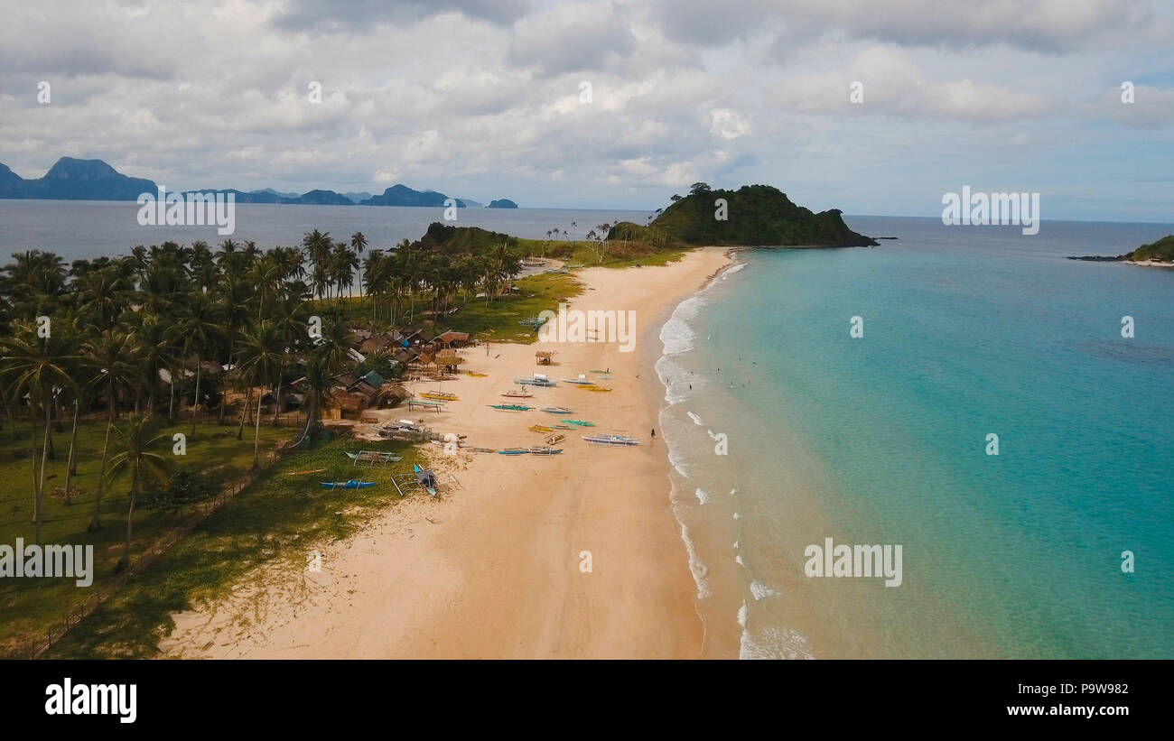 Vue Aérienne De La Belle île Tropicale Avec Du Sable El