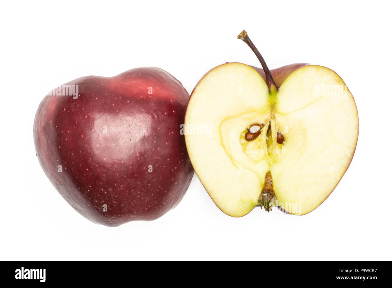 La pomme Red Delicious deux flatlay isolé sur fond blanc Banque D'Images