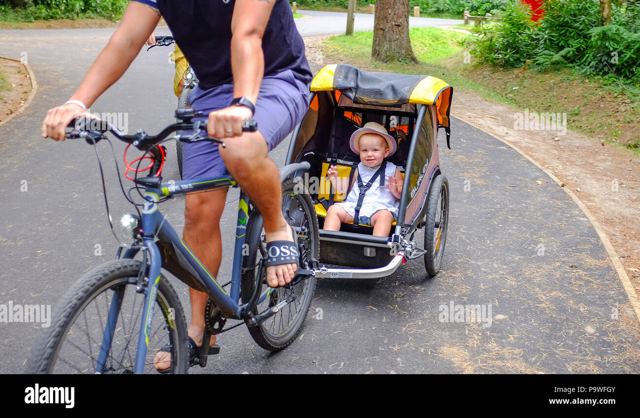 Center Parcs Longleat Forest Velo En Famille Photo Stock Alamy Center Parcs Longleat Forest Velo En Famille Photo Stock Alamy