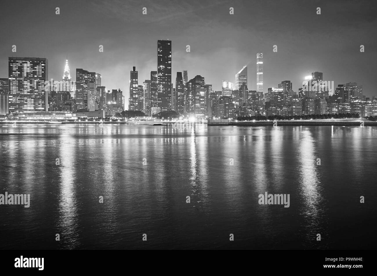 Photo noir et blanc de nuit à Manhattan, New York City, USA. Banque D'Images
