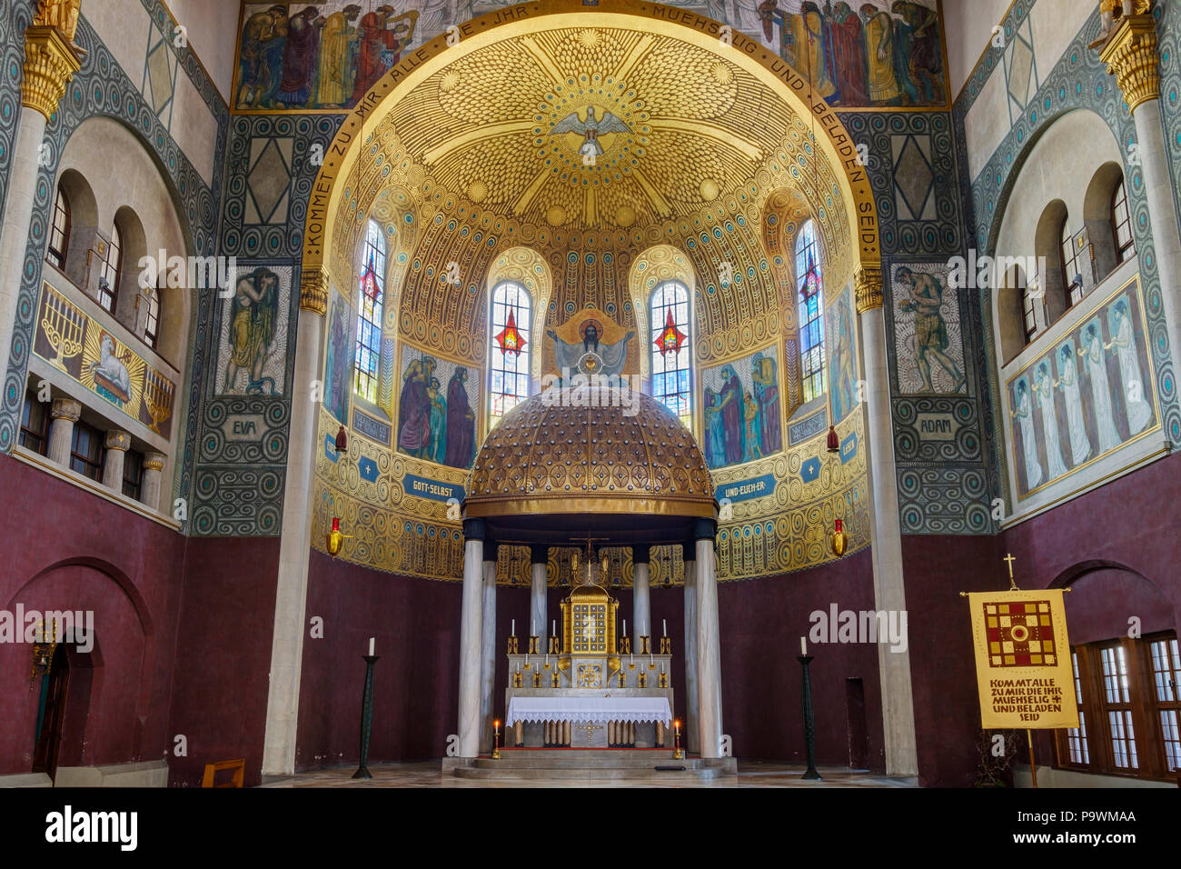 L'intérieur, autel Tabernacle et abside, Herz-Jesu-Kirche, Art Nouveau, district Pfersee, Augsburg, souabe, Bavière, Allemagne Banque D'Images