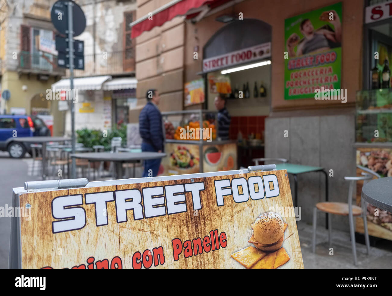 Signe de l'alimentation de rue et vendeur, Palerme, Sicile, Italie, Europe Banque D'Images