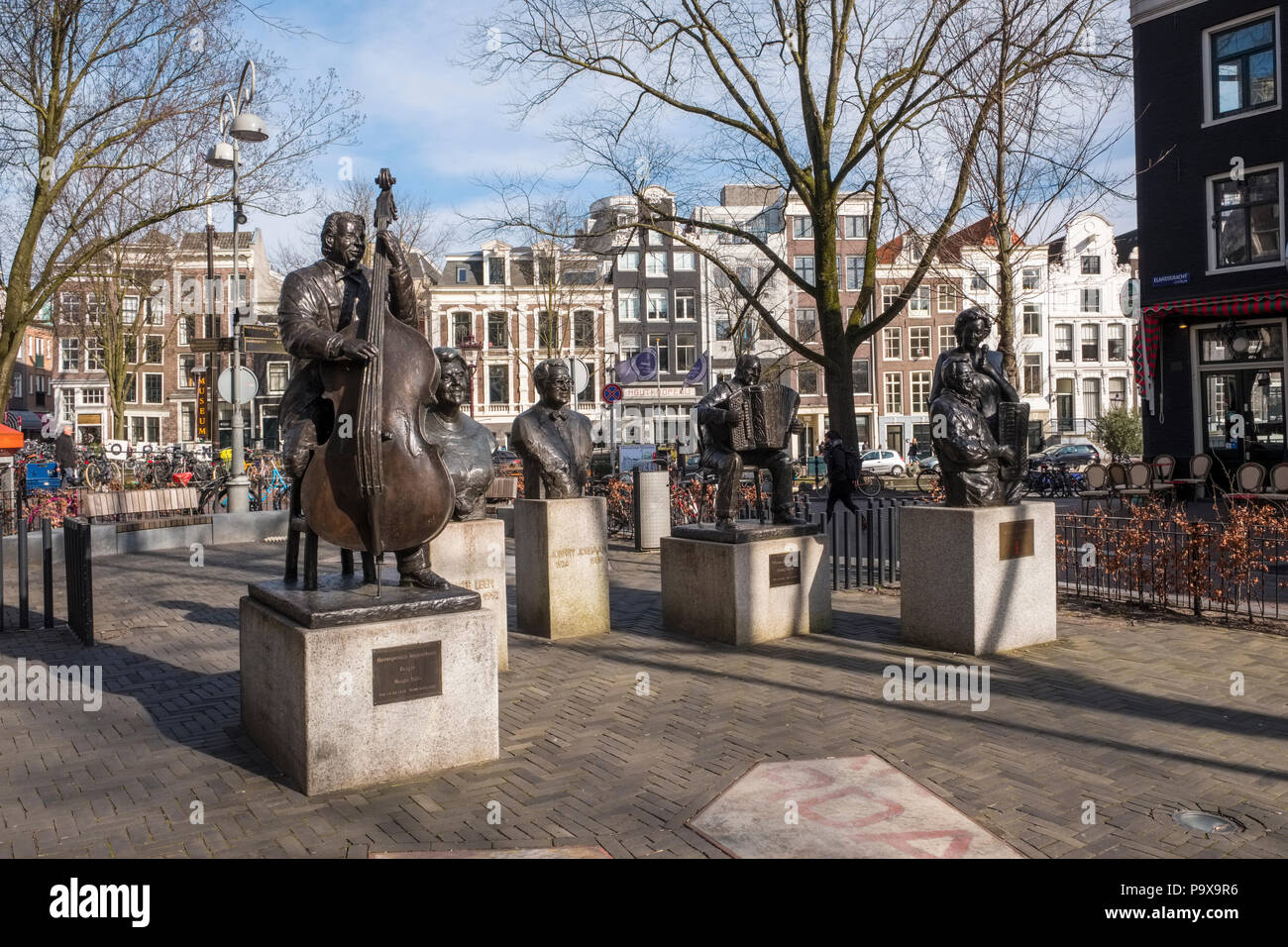 Amsterdam, cinq statues d'art public de chanteurs et musiciens célèbres sur l'Elandsgracht, pays-Bas, Europe Banque D'Images