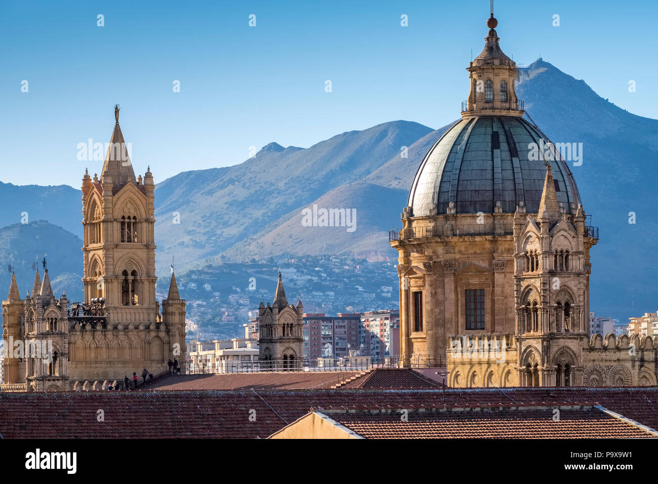 Sicile, Italie - Skyline de Palerme, Sicile, Europe, montrant le dôme de la cathédrale de Palerme et de l'architecture Banque D'Images