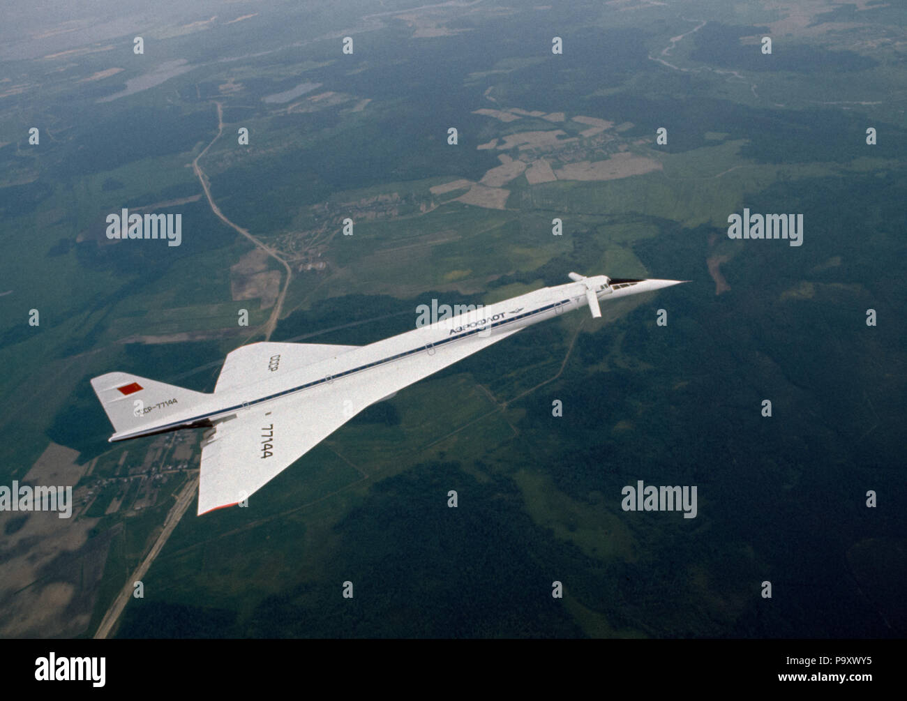 Le Tupolev Tu-144 de transport supersonique commercial (SST) produite par l'Union soviétique Tupolev' design bureau en vol. Banque D'Images