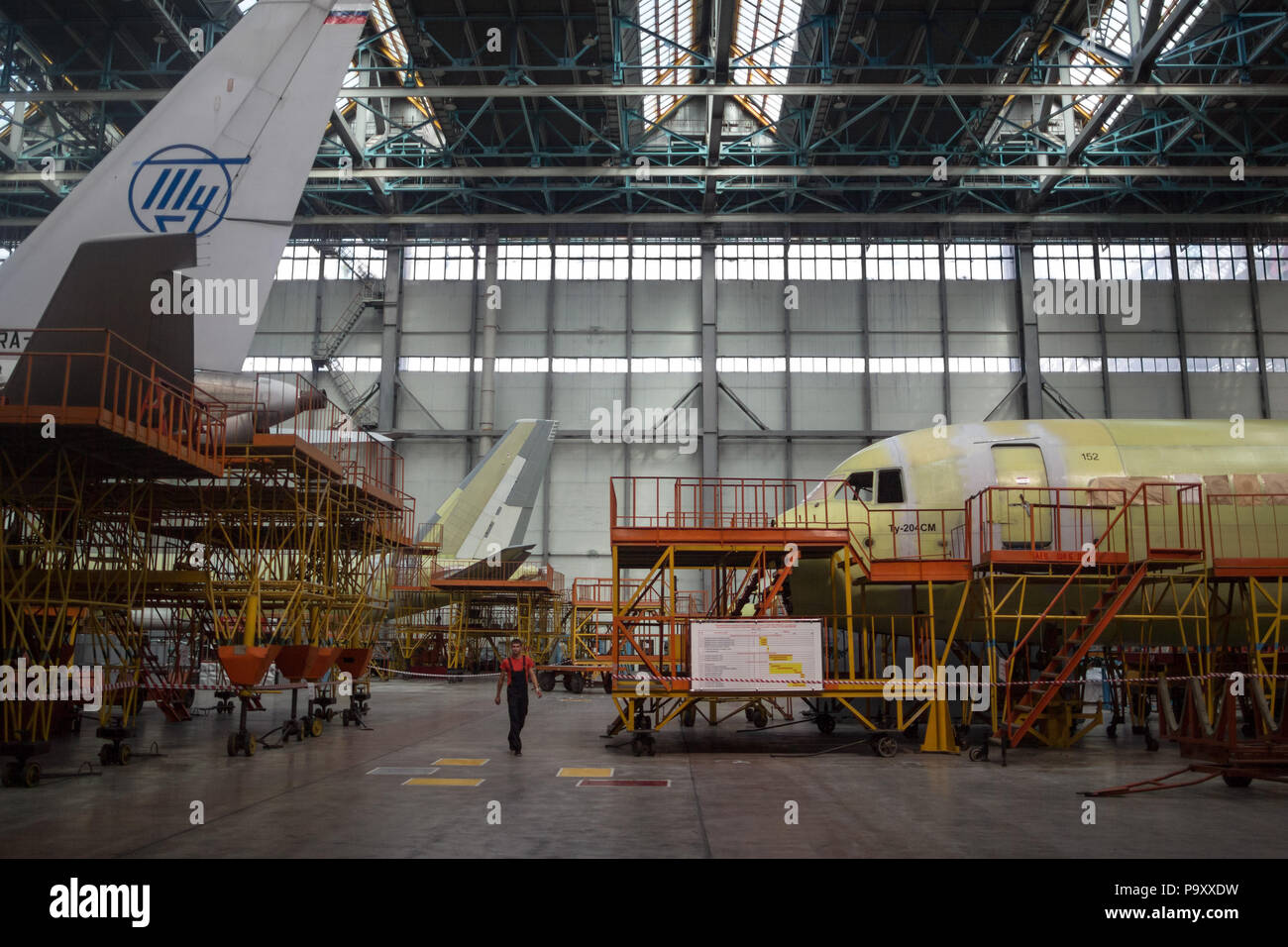 Tupolev Tu-204 avions à réaction civils à Aviastar-SP de l'usine d'aviation, Oulianovsk (Russie). Banque D'Images