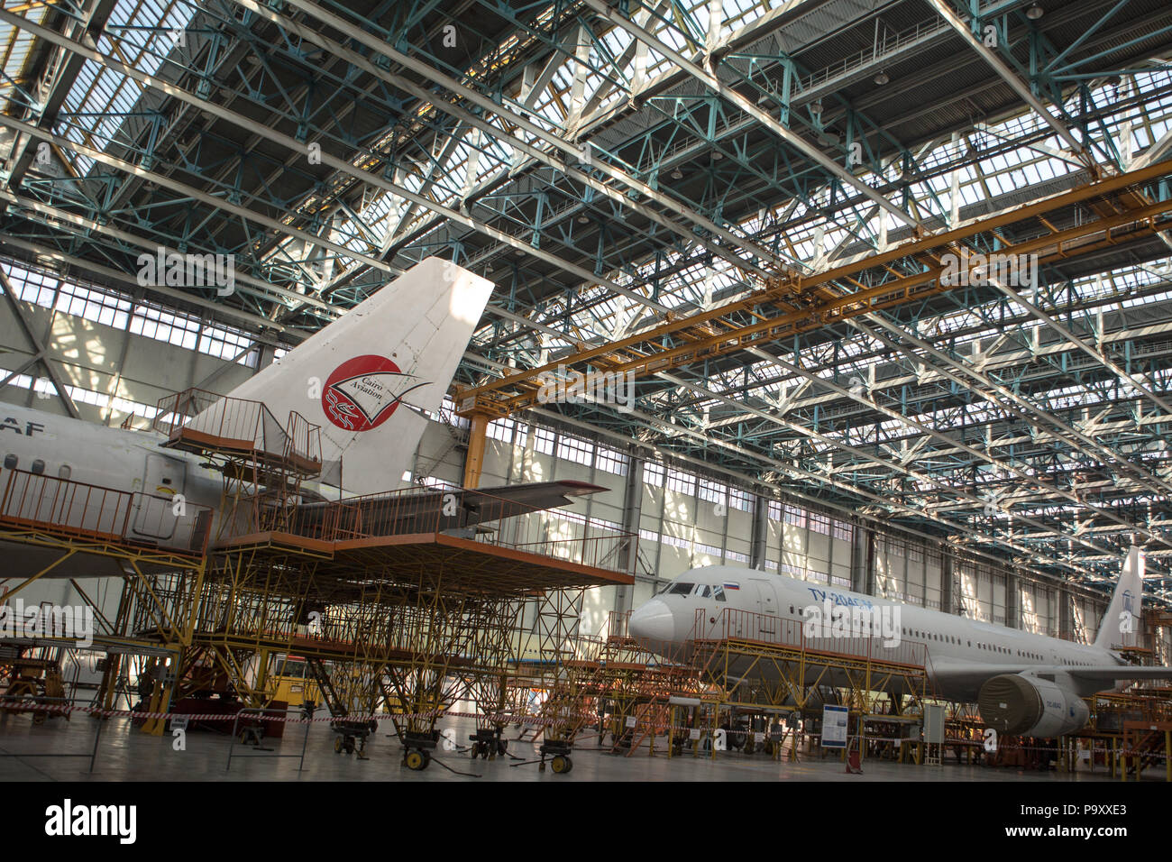 Tupolev Tu-204 avions à réaction civils à Aviastar-SP de l'usine d'aviation, Oulianovsk (Russie). Banque D'Images