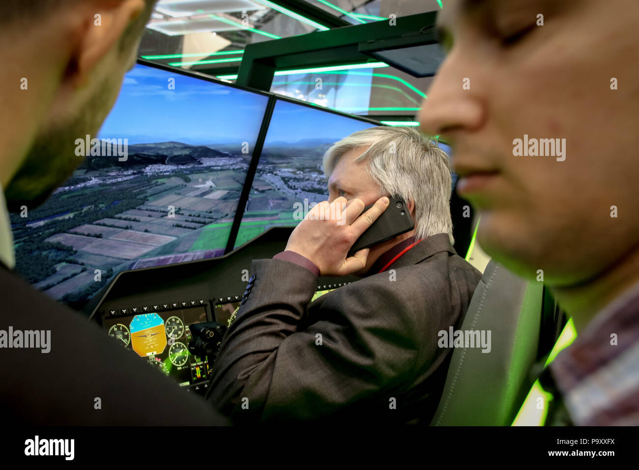 Siège visiteur à l'intérieur de l'hélicoptère simulateur à l'ITC/USA 2015 Exposition au Crocus Expo, Moscou, Russie. Banque D'Images