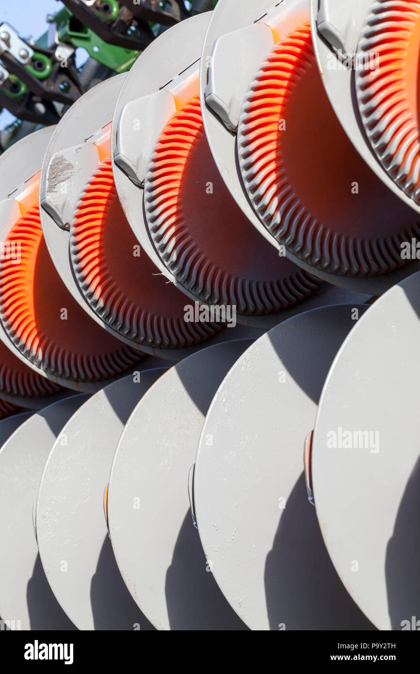 Détails de vieux matériel agricole pour le travail du sol dans les champs, gros plan Banque D'Images