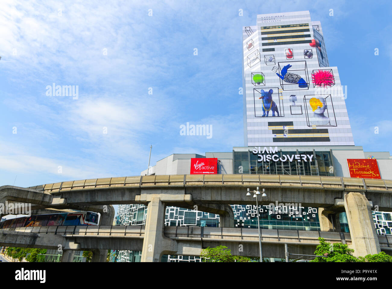 Bangkok, Thaïlande - 24 mai 2016, Siam Discovery est le moderne, célèbre et luxueux centre commercial, situé à proximité de la station de train aérien BTS Siam. C'est le Banque D'Images