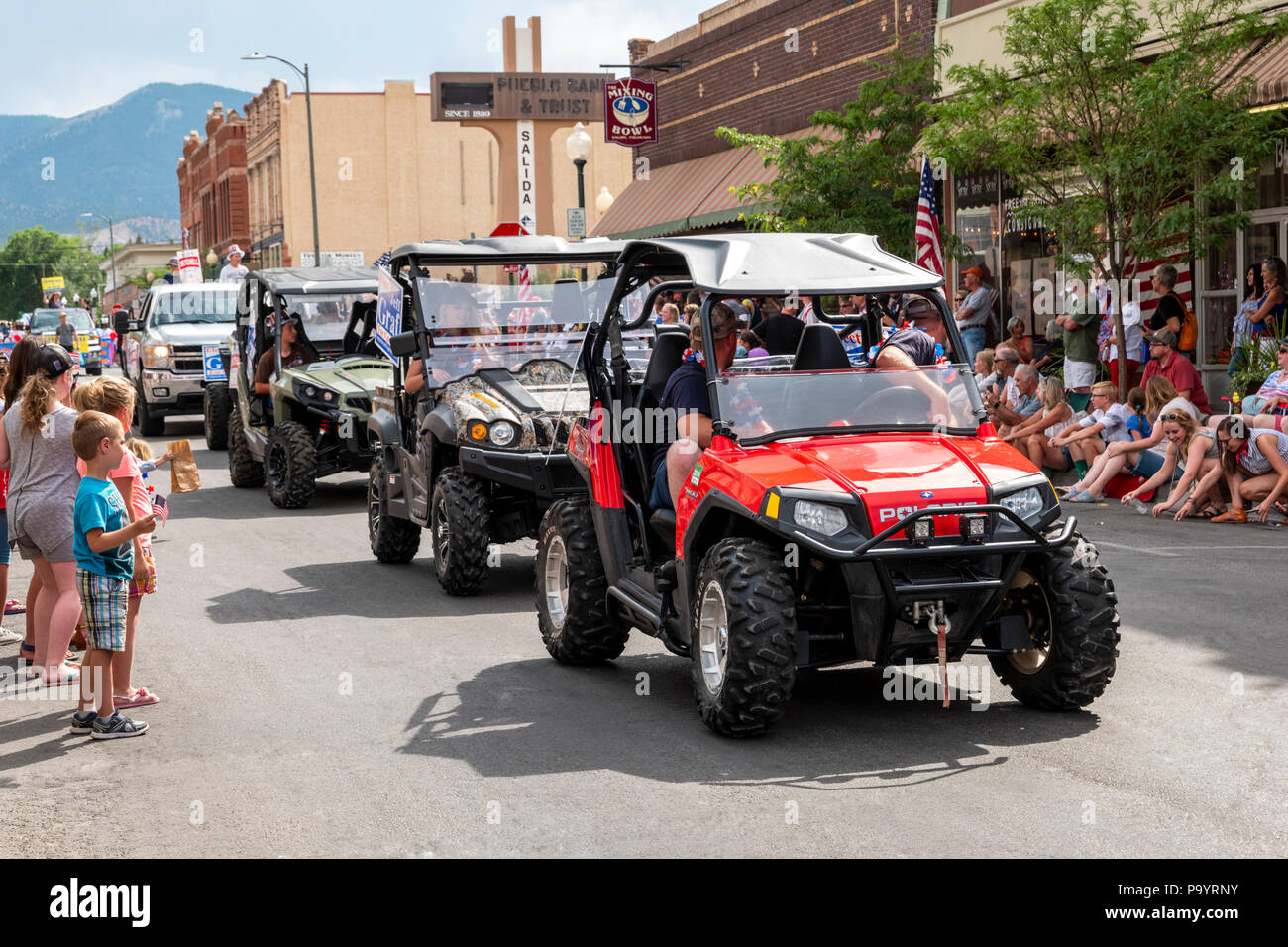 Chaffee Comté-démocrates de route VTT en quatrième de juillet parade dans la petite ville de montagne de Salida, Colorado, USA Banque D'Images