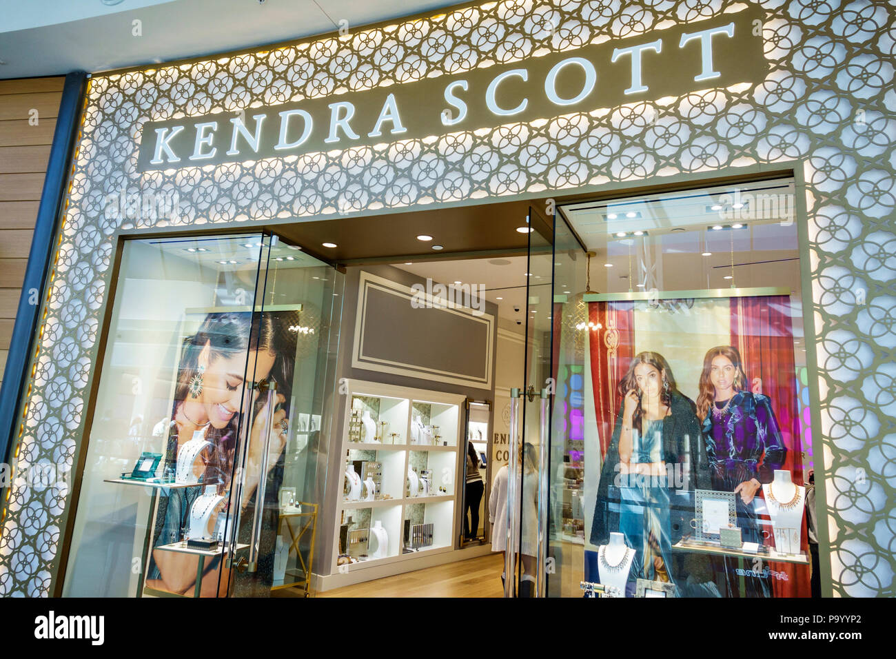 Orlando Florida,The Mall at Millenia,shopping shopper shoppers magasins marché marchés achats vente, magasin de détail magasins d'affaires businin Banque D'Images