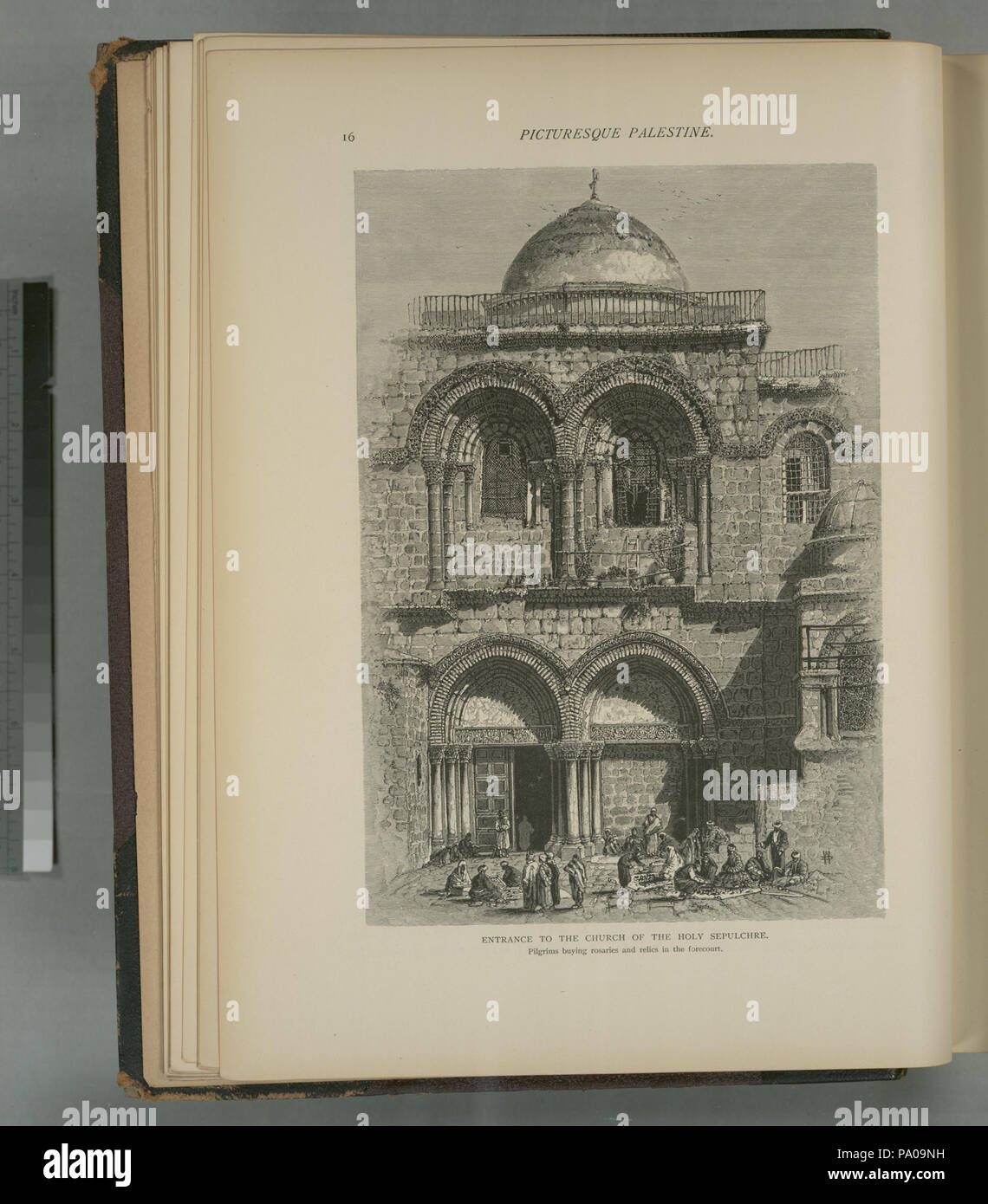 623 Entrée de l'église du Saint Sépulcre, les pèlerins l'achat des chapelets et des reliques dans le parvis (NYPL b10607452-80264) Banque D'Images