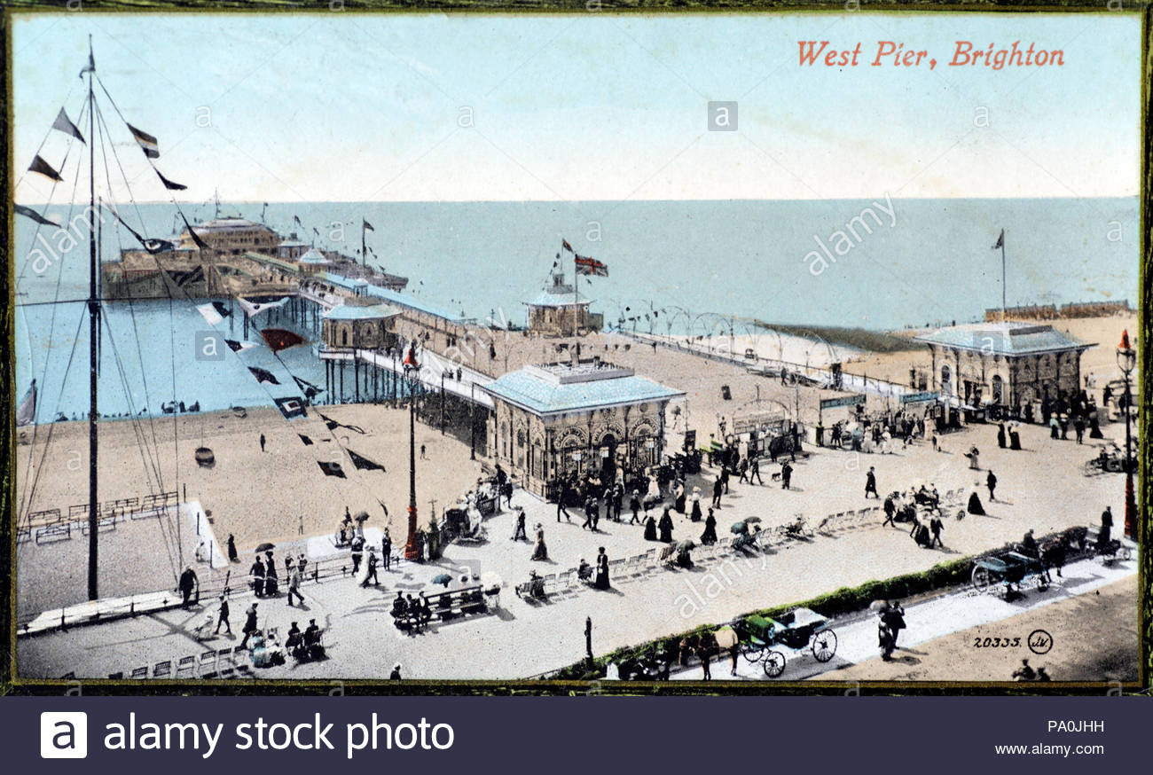 West Pier de Brighton, vintage carte postale de 1913 Banque D'Images