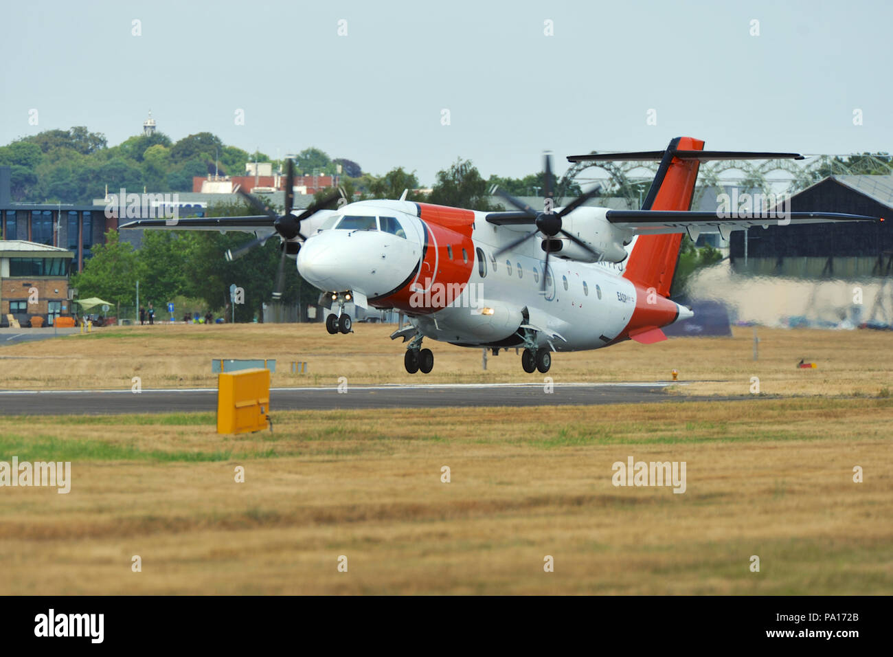 Farnborough, Hampshire, Royaume-Uni. 19 juillet, 2018. Un Dornier 328 avion de transport régional à turbopropulseurs décollant sur le quatrième jour de la Farnborough International Airshow (FIA), qui se déroule, à Farnborough, Hampshire, Royaume-Uni. Le spectacle aérien, un vitrine pour l'industrie de l'aviation, est le plus grand de son genre et attire les acheteurs civils et militaires du monde entier. visiteurs professionnels sont normalement de plus de 100 000 personnes. Le volet commercial de l'exposition se poursuivra jusqu'au 20 juillet et est suivie d'un week-end de l'affiche de l'air destiné au grand public. Crédit : Michael Preston/Alamy Live News Banque D'Images