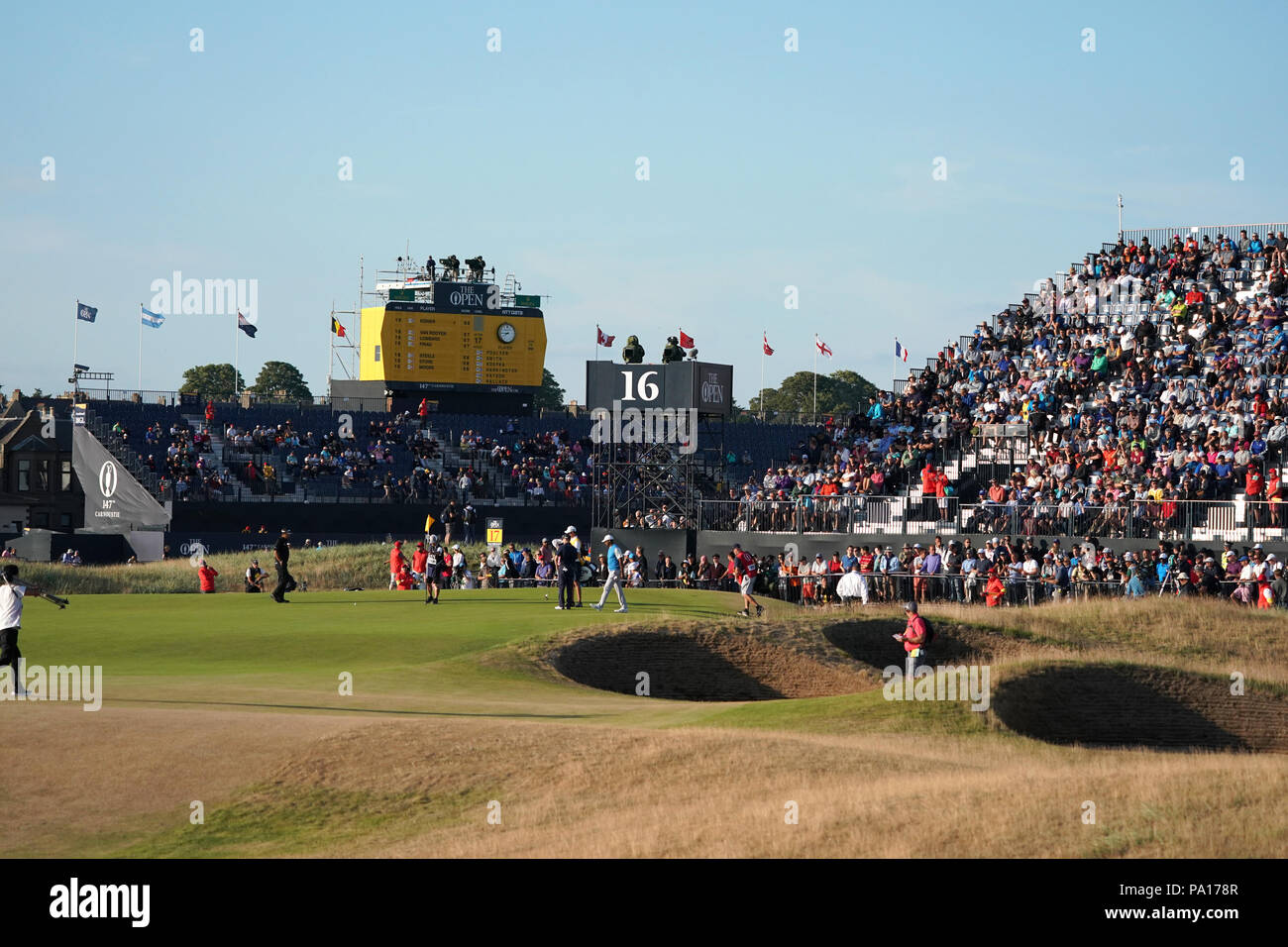 Le Japon Hideki Matsuyama et USA's Tiger Woods le 16 trous au cours de la première ronde de la 147e à l'Open de Golf de Carnoustie Carnoustie Golf Links, Angus, l'Écosse, le 19 juillet 2018. Credit : Koji Aoki/AFLO SPORT/Alamy Live News Banque D'Images