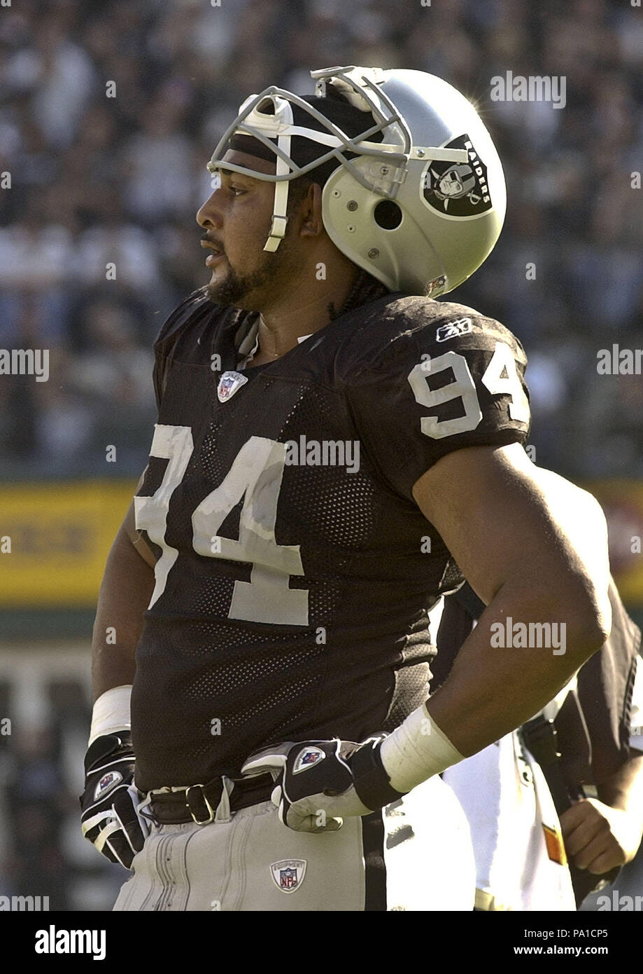 3 novembre 2002 - Oakland, Californie, États-Unis - Oakland Raiders défensive fin Tony Bryant (94) le dimanche, 3 novembre 2002, à Oakland, Californie. Les 49ers défait les Raiders 23-20 heures supplémentaires dans un jeu. (Crédit Image : © Al Golub via Zuma sur le fil) Banque D'Images