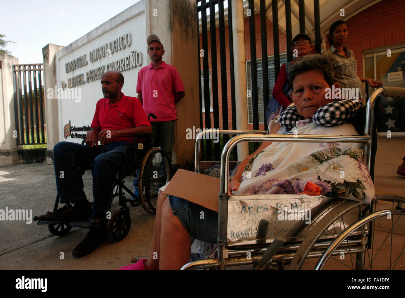20 juillet 2018 - Naguanagua, Carabobo, Venezuela - Juillet 20, 2018. Les patients atteints de cancer, les patients au Dr Miguel Perez carre''"o hôpital d'oncologie, a protesté et demandé de l'aide pour s'acquitter de leurs soins de santé coûteux, en même temps qu'ils ont signalé la détérioration des installations de radiothérapie et de chimiothérapie et l'équipement de lutte contre la maladie que chaque jour les progrès de leur corps et se détériore leurs organes vitaux. Tous partie de la crise sanitaire que connaît le pays. En Naguanagua, l'État de Carabobo. Photo : Juan Carlos Hernandez (crédit Image : © Juan Carlos Hernandez via Z Banque D'Images