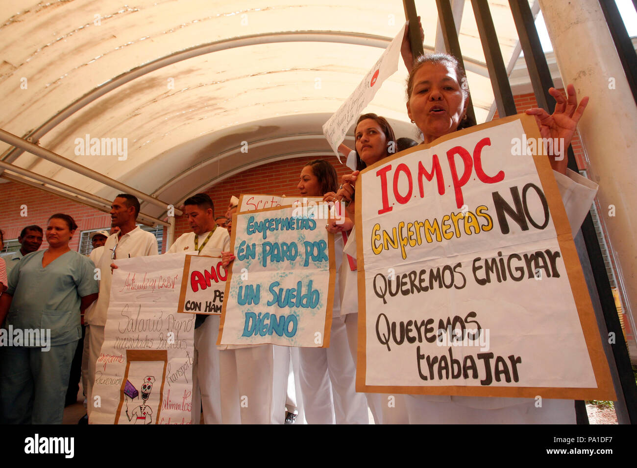 Naguanagua, Carabobo, Venezuela. 20 juillet, 2018. Le 20 juillet 2018. Les patients atteints de cancer, les patients au Dr Miguel Perez carre''"o hôpital d'oncologie, a protesté et demandé de l'aide pour s'acquitter de leurs soins de santé coûteux, en même temps qu'ils ont signalé la détérioration des installations de radiothérapie et de chimiothérapie et l'équipement de lutte contre la maladie que chaque jour les progrès de leur corps et se détériore leurs organes vitaux. Tous partie de la crise sanitaire que connaît le pays. Les infirmières s'est joint à la protestation et ont indiqué que leurs salaires mensuels sont à peine assez pour payer les Banque D'Images