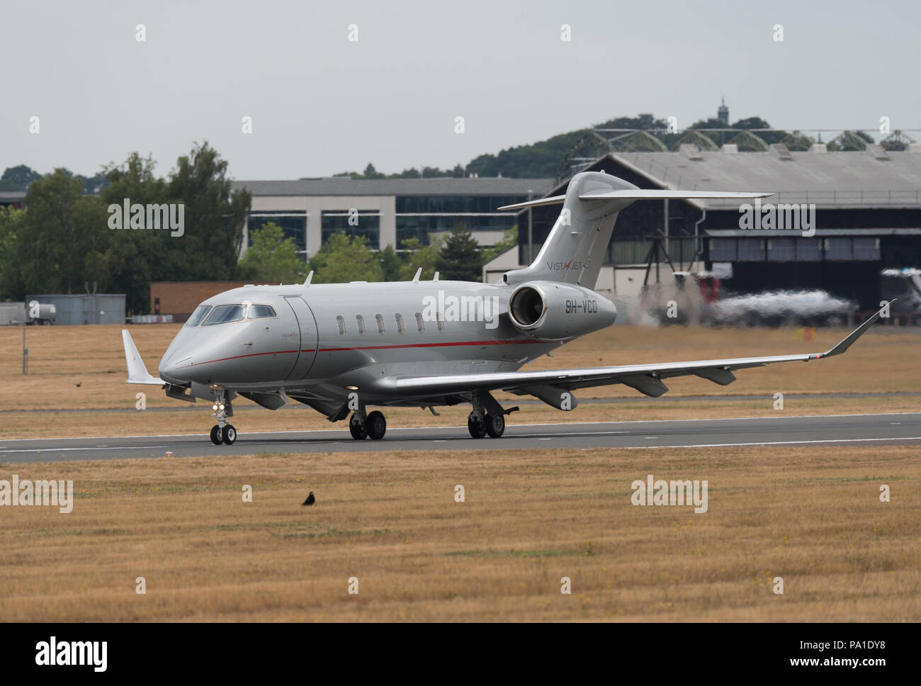 Farnborough, Hampshire, Royaume-Uni. 20 juillet, 2018. Dernière journée de la biennale Farnborough International Airshow 2018 Commerce FIA, généralement une journée de transition que les clients quittent dans un flux régulier d'avions de transport de personnalités comme membres du public arrivent à regarder l'accumulation pour le week-end public meeting aérien. Plusieurs grands avions de passagers aussi quitter après une semaine de démonstrations en vol du salon. Credit : Malcolm Park/Alamy Live News. Banque D'Images