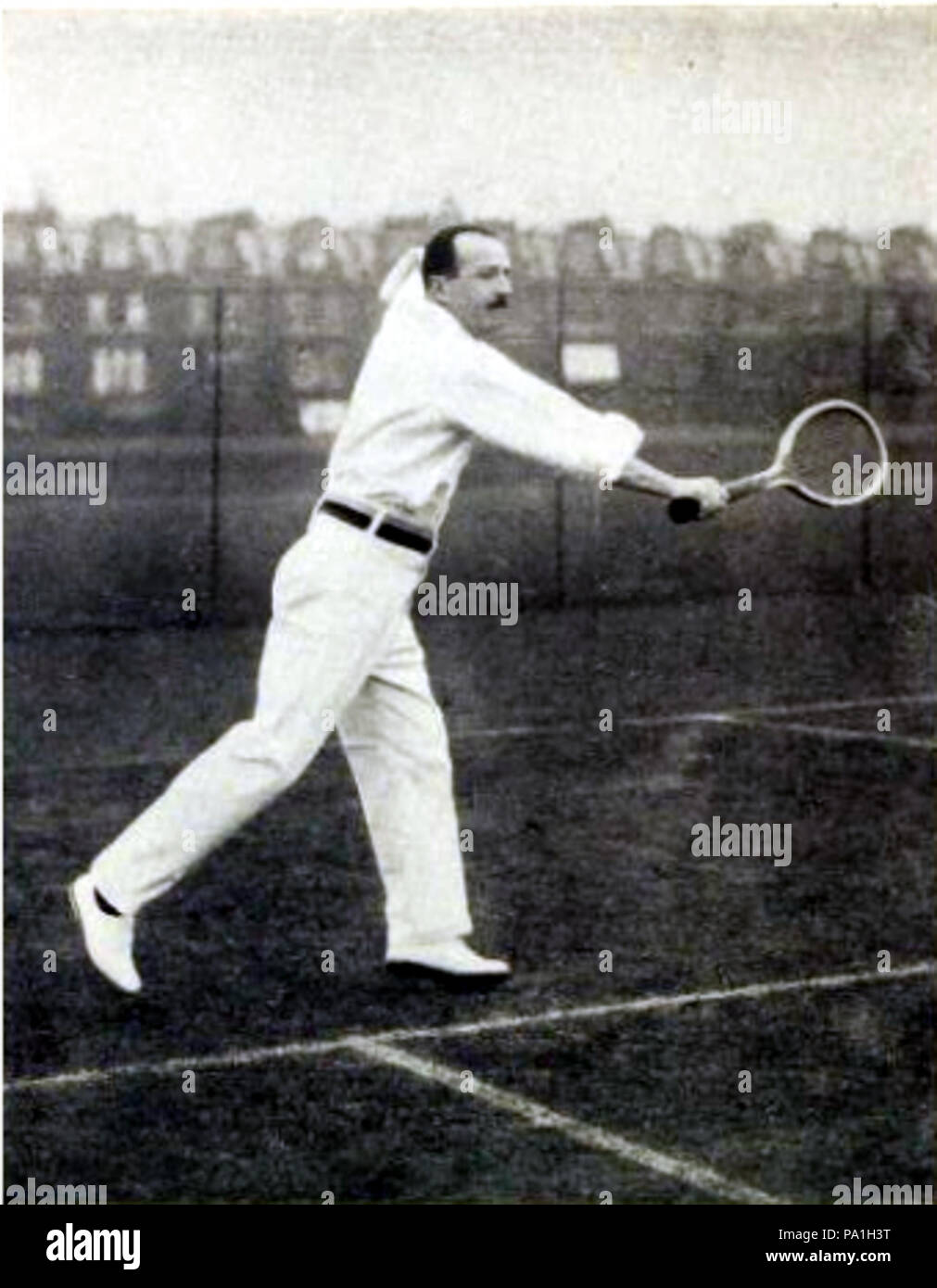 Anglais : George Caridia Aristides Anglais, joueur de tennis, faire un  revers. Avant 1908 703 un George caridia, faire un revers Photo Stock -  Alamy