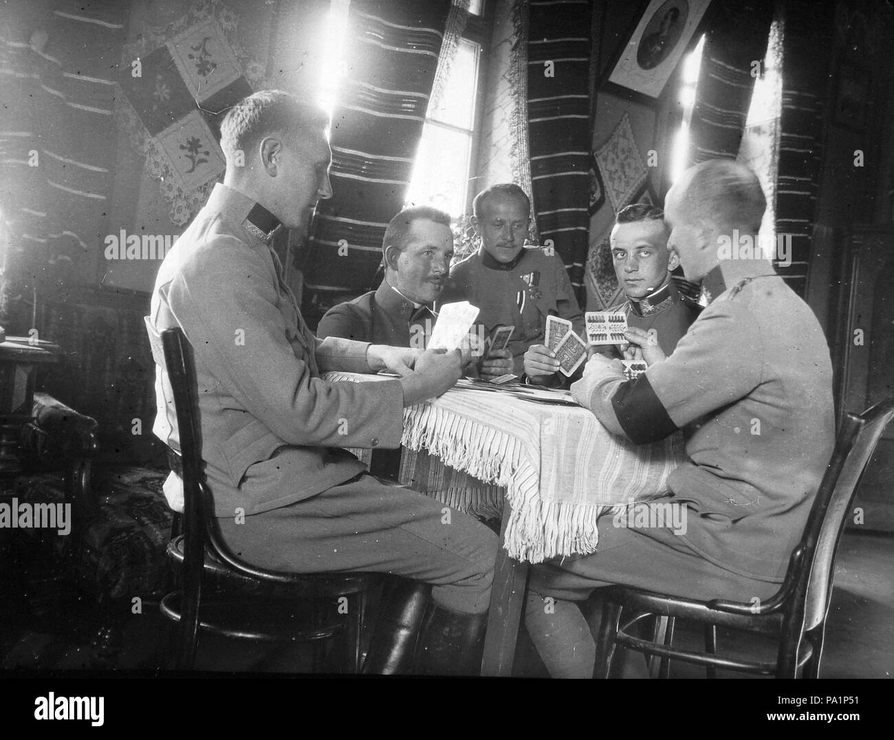 652 Première Guerre mondiale, jeux de cartes, les temps libres, les hommes, uniforme, tableau, restaurant Fortepan 11472 Banque D'Images