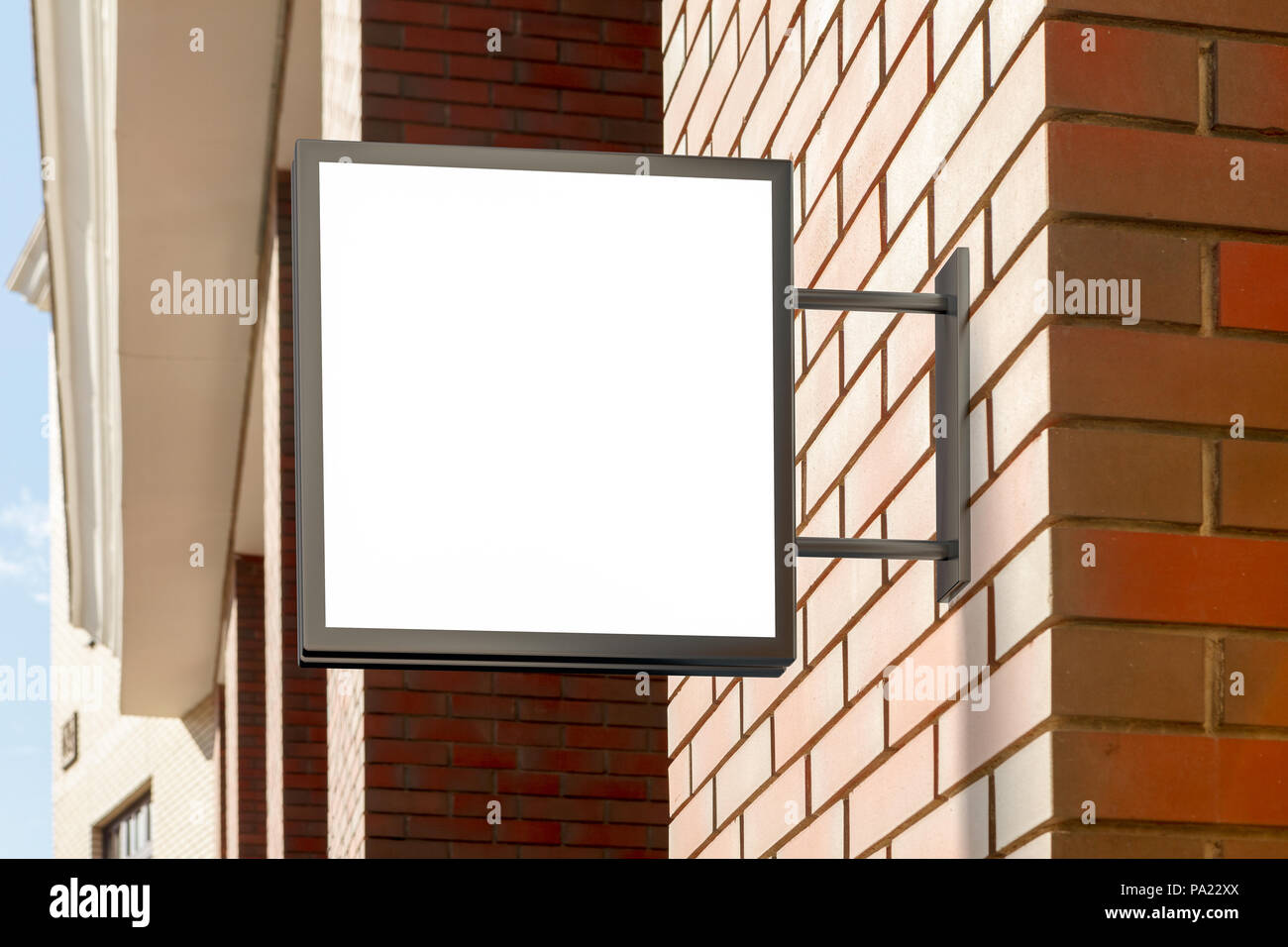 Blanc carré singboard sur le mur de briques Banque D'Images