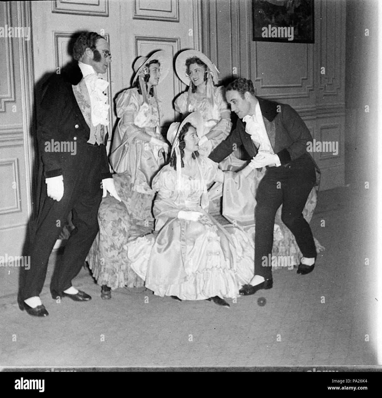 259 34413 SLNSW groupe étape pour Lilac Time Banque D'Images