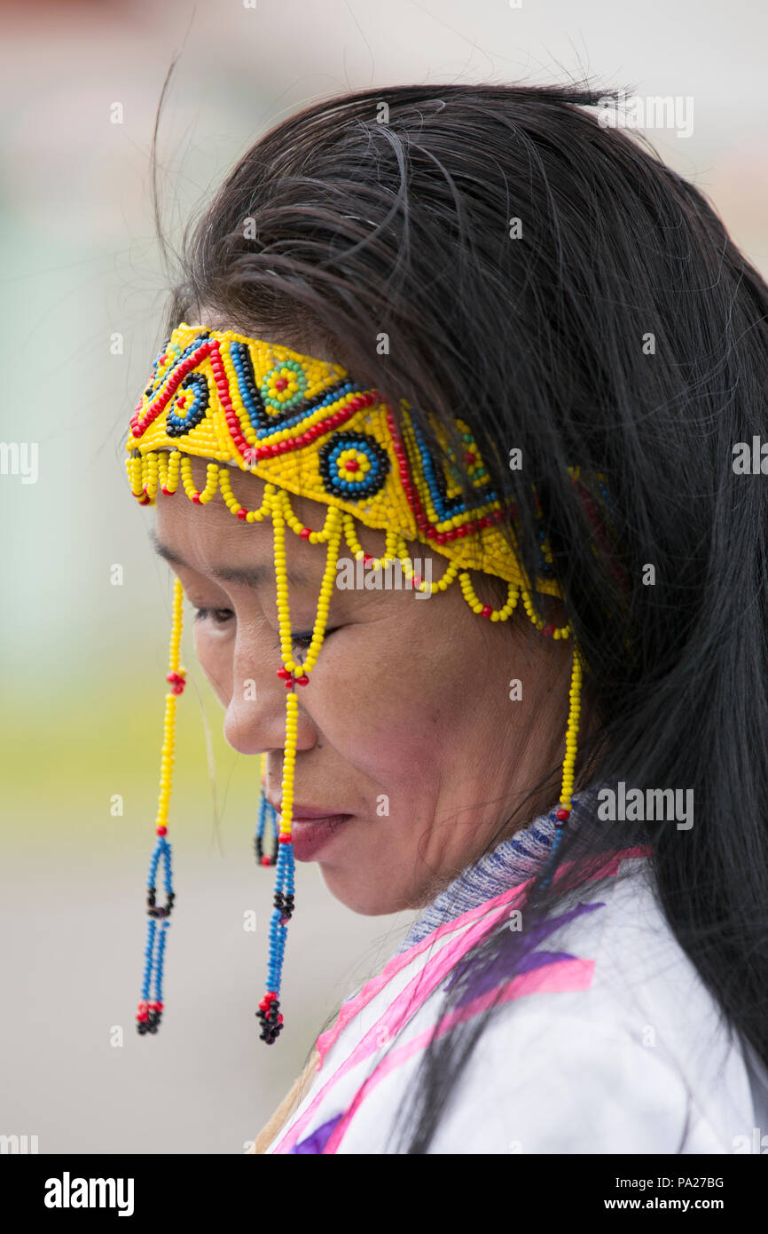 Femme avec coiffe, la ville d'Okhotsk, Russie Banque D'Images