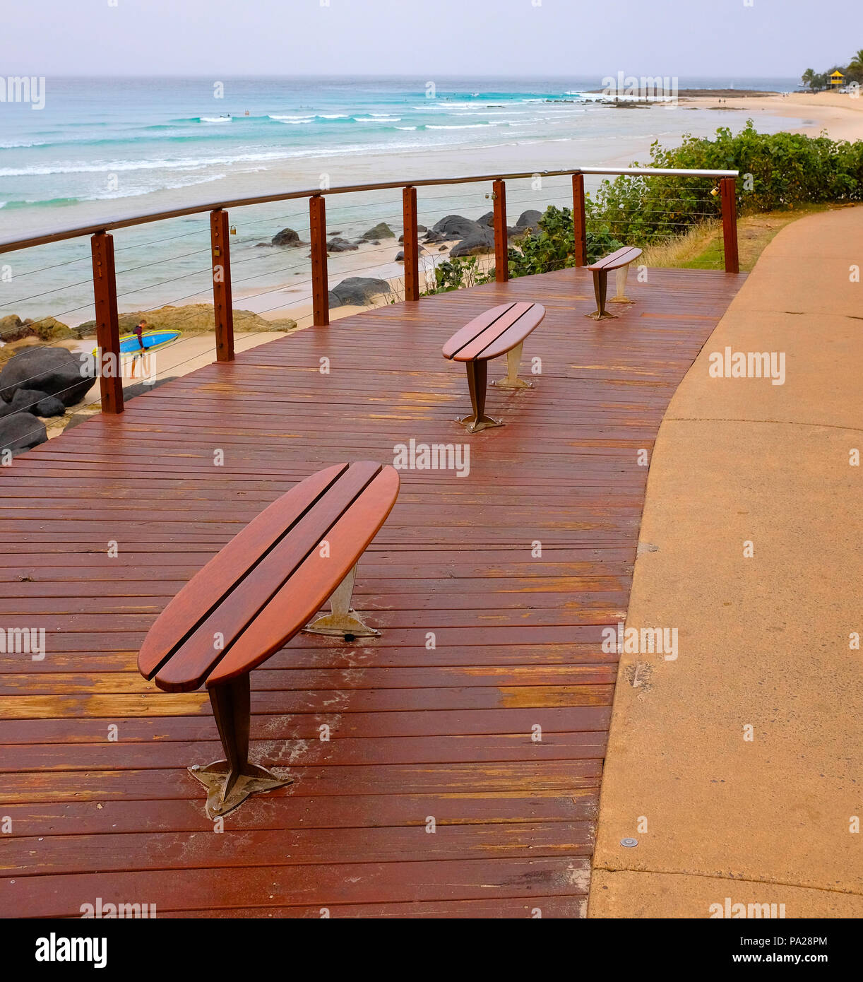 Modulables de la forme de planches sur la promenade à geenmount près de Coolangatta sur la Gold Coast dans le Queensland en Australie Banque D'Images