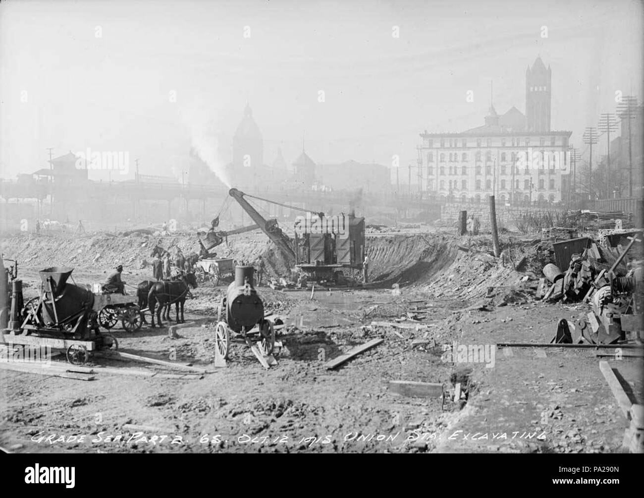 632 l'excavation de l'emplacement de nouvelle union station à l'ancienne gare en arrière-plan Banque D'Images