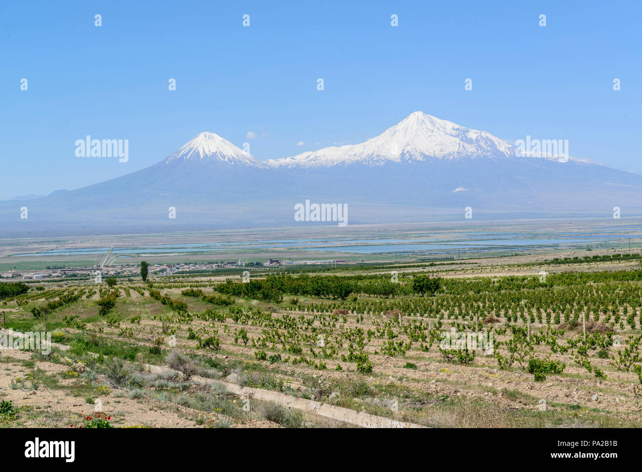 Le mont Ararat vu de la route près de Yeraskh, Arménie. Banque D'Images