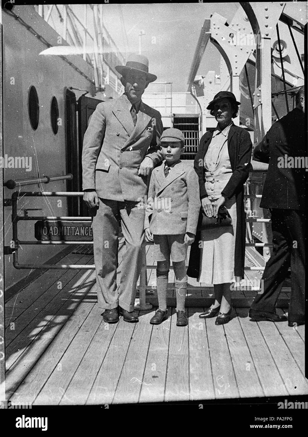 SLNSW 263 411647 arrivées par Mariposa Zane Gray partie Lillian Pertka Harry Langdon M. Mme M. Mme Goddard Marques Cecil M. Keene Banque D'Images