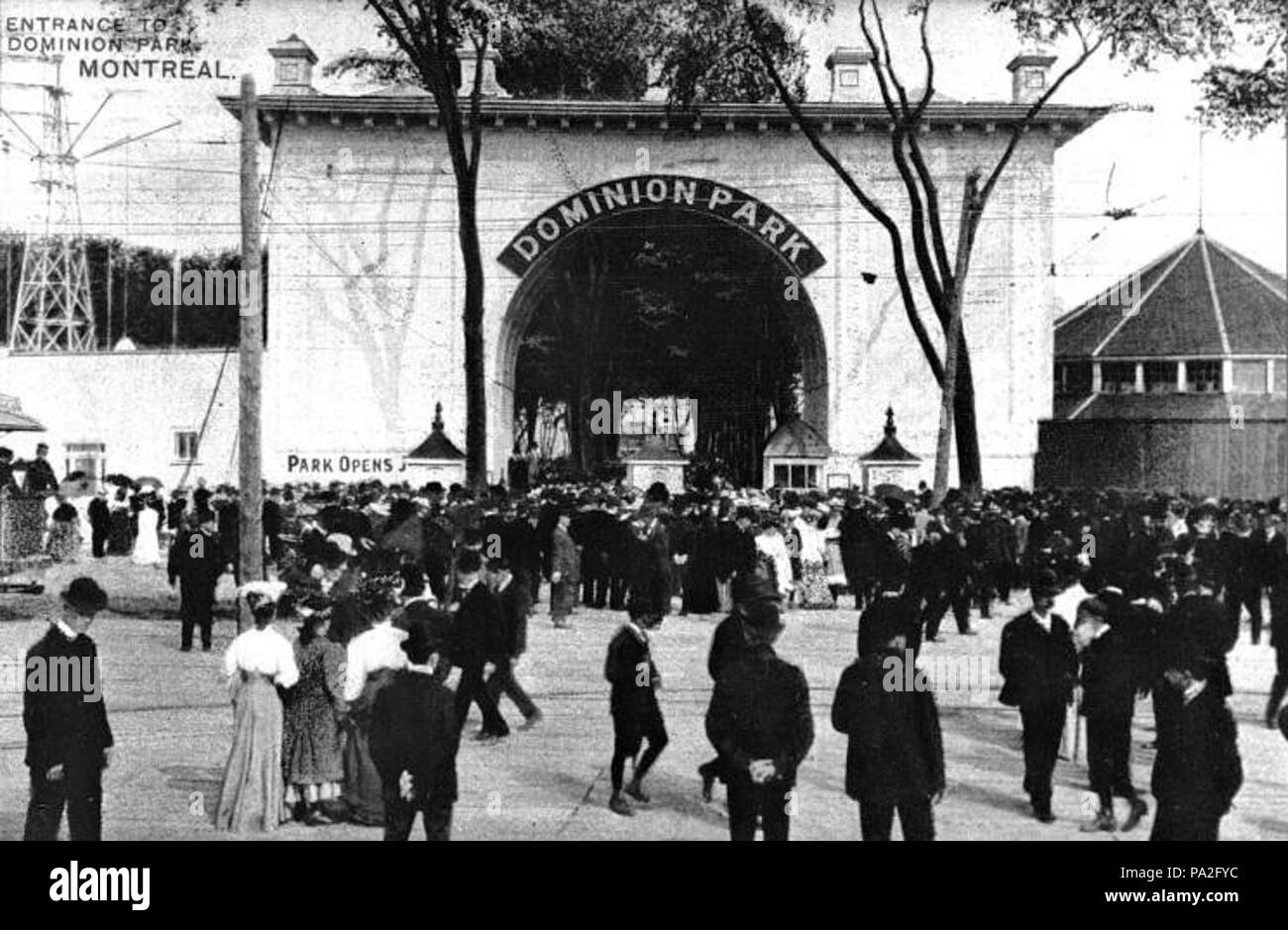 . Anglais : Imprimer, entrée du Parc Dominion, Montréal, QC, vers 1910, anonyme, encre de couleur sur papier monté sur carton - Phototypie - 8 x 13 cm English : impression, entrée du Parc Dominion, Montréal, QC, vers 1910, anonyme, encre de couleur sur papier monté sur carton - Phototypie - 8 x 13 cm . vers 1910 623 Entrée du Parc Dominion Montréal 1910 Banque D'Images