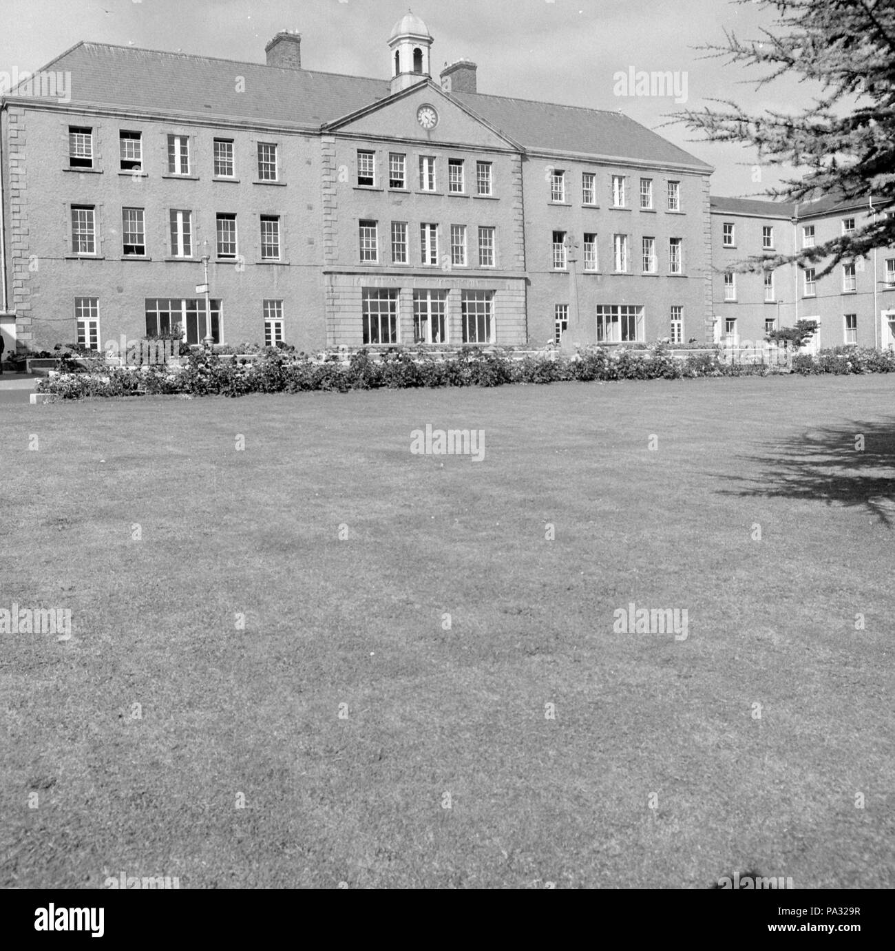 222 School-Unidentified Royal Hibernian Bâtiment militaire en lieu inconnu (34468192023) Banque D'Images