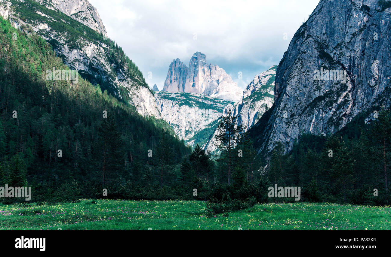 Vue sur montagnes des Dolomites en Italie. Banque D'Images