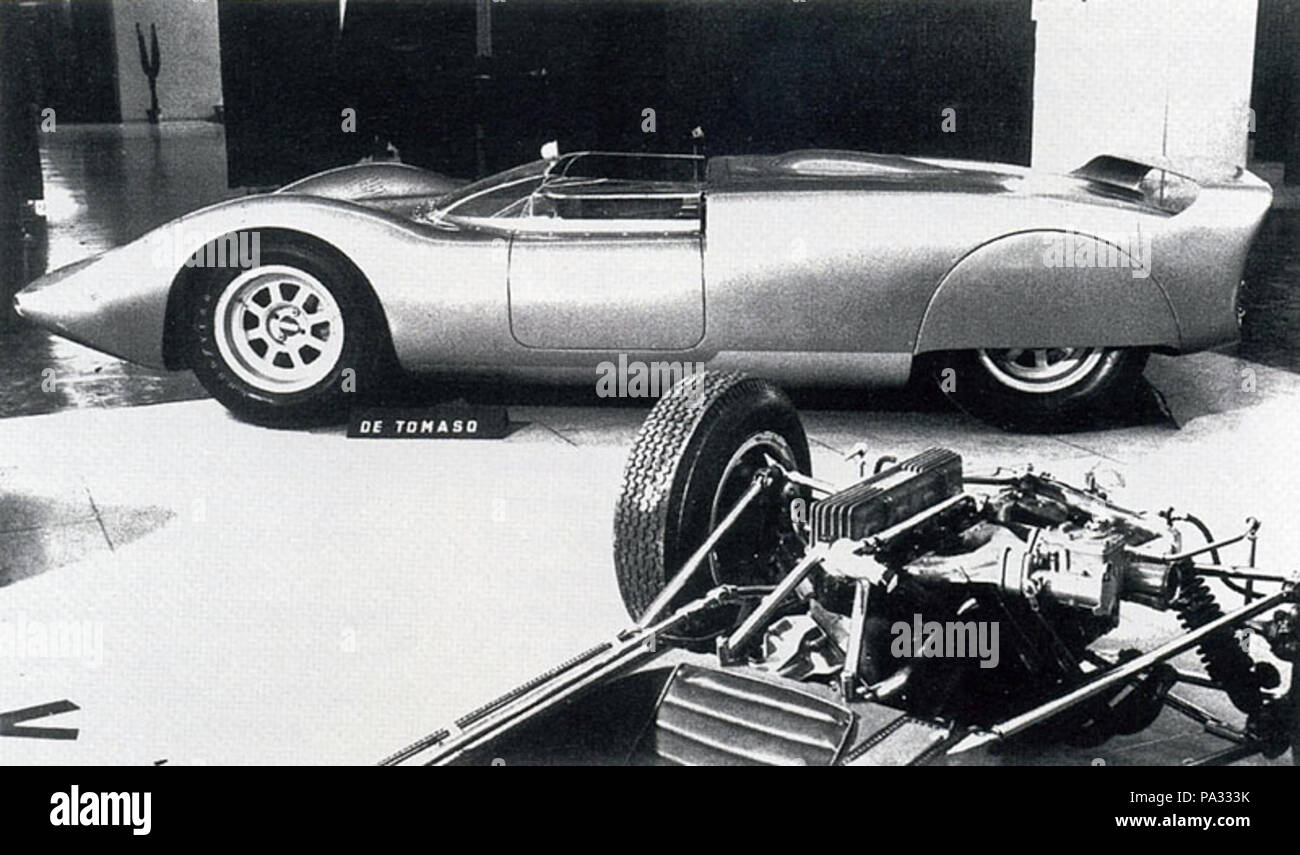 151 La De Tomaso P70 dans prima assoluta al Salone dell'auto sportiva di Torino nel febbraio 1965 Banque D'Images