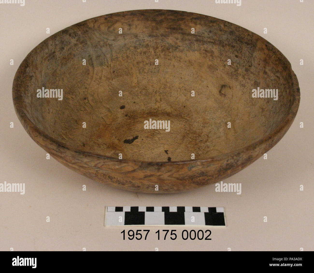 Bol en bois sculpté Burled 284 Banque D'Images