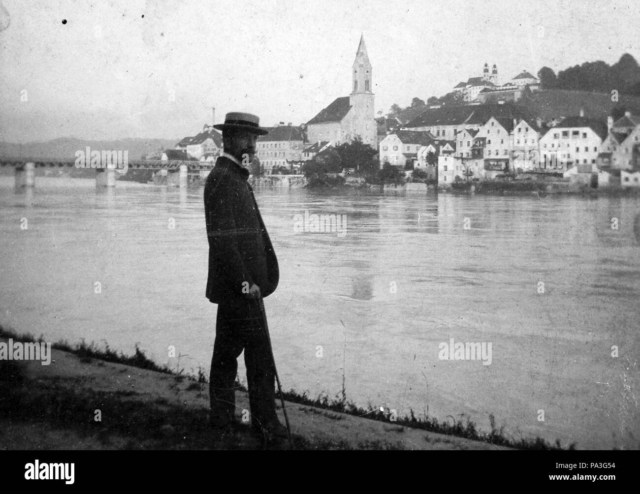 Un Előtérben 617 église Gertraud St., un dombtetőn une église Mariahilf. Fortepan 8298 Banque D'Images