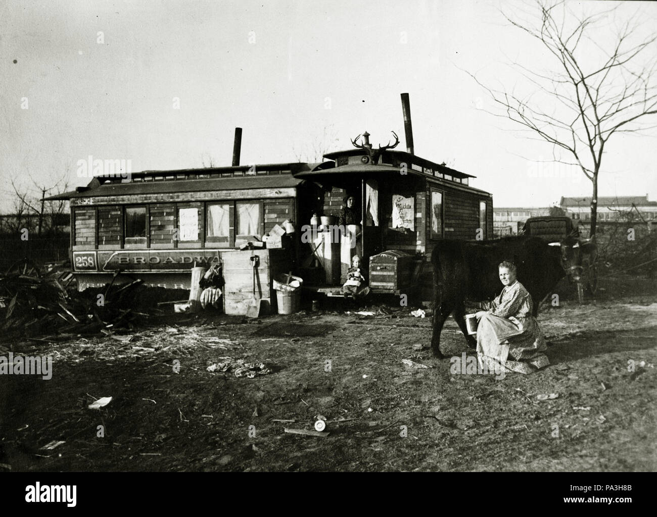 93 Un monde équitable du camp. (Travailleur logement sur le parc d'exposition fabriqués à partir de vieilles voitures de rues lors de la Foire mondiale de 1904 la construction) Banque D'Images