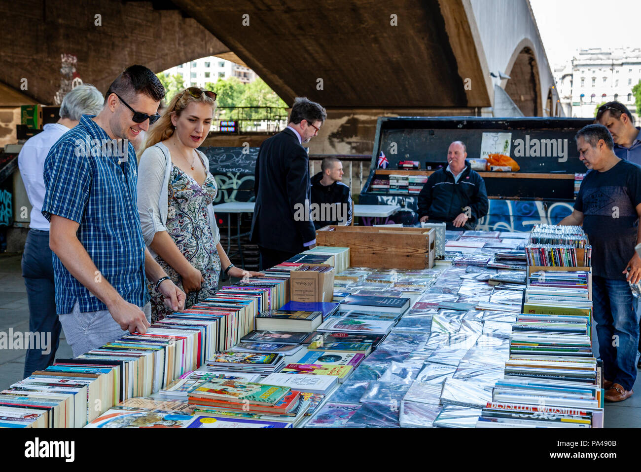 Marché du livre, Southbank Centre Riverside Thames, London, England Banque D'Images